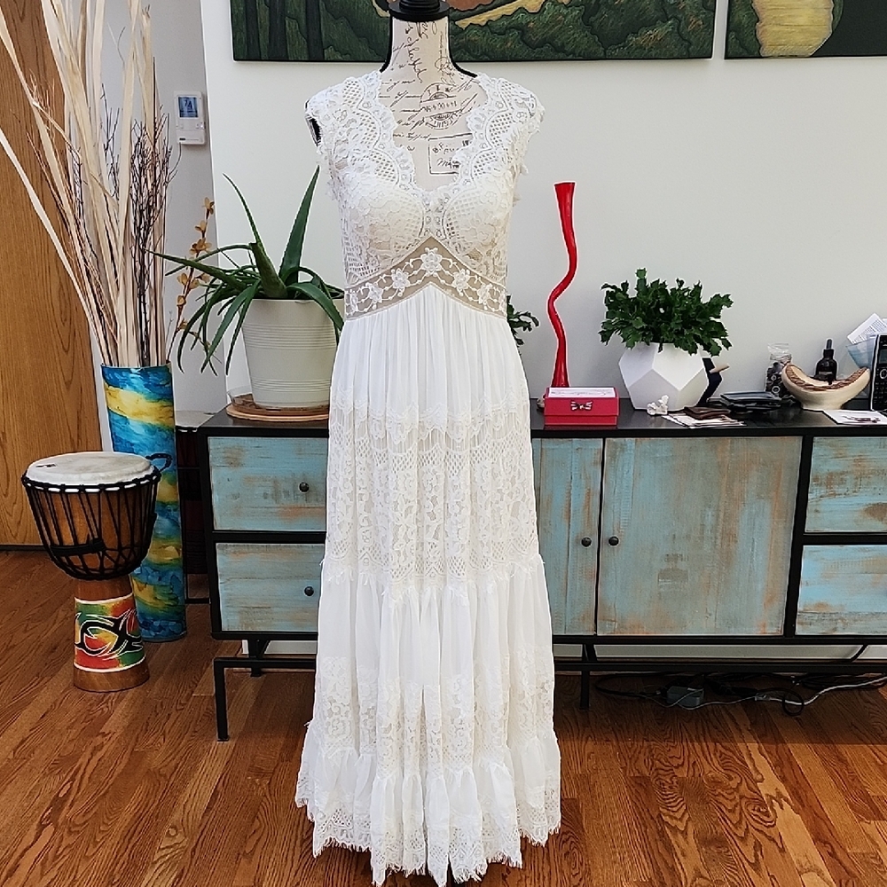 Elegant White Lace Wedding Dress